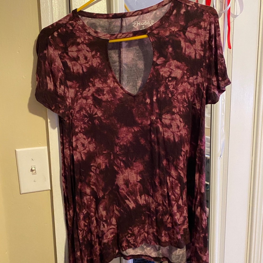 Flowy key hole top